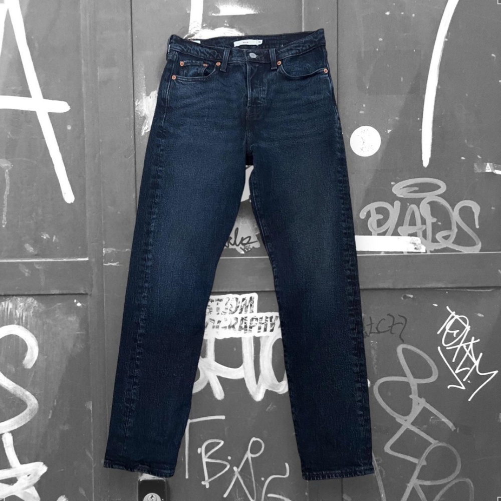 Like new Levi’s black wash Wedgie jeans size 26
